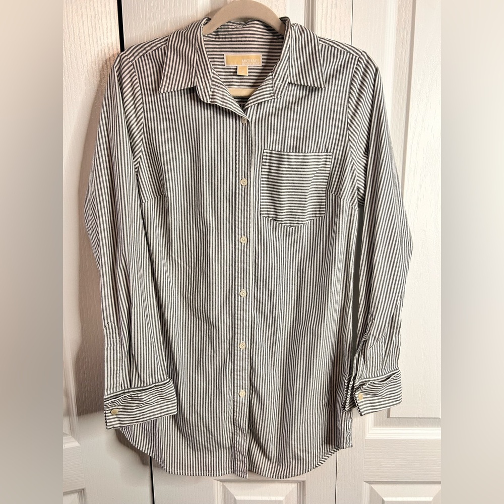 Michael Kors Women’s Medium Collared Button Down Shirt White‎ & Blue Pocket